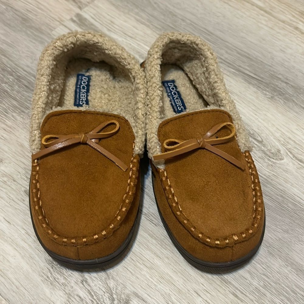 Dockers kids slippers size M 13-1 preloved ❤️